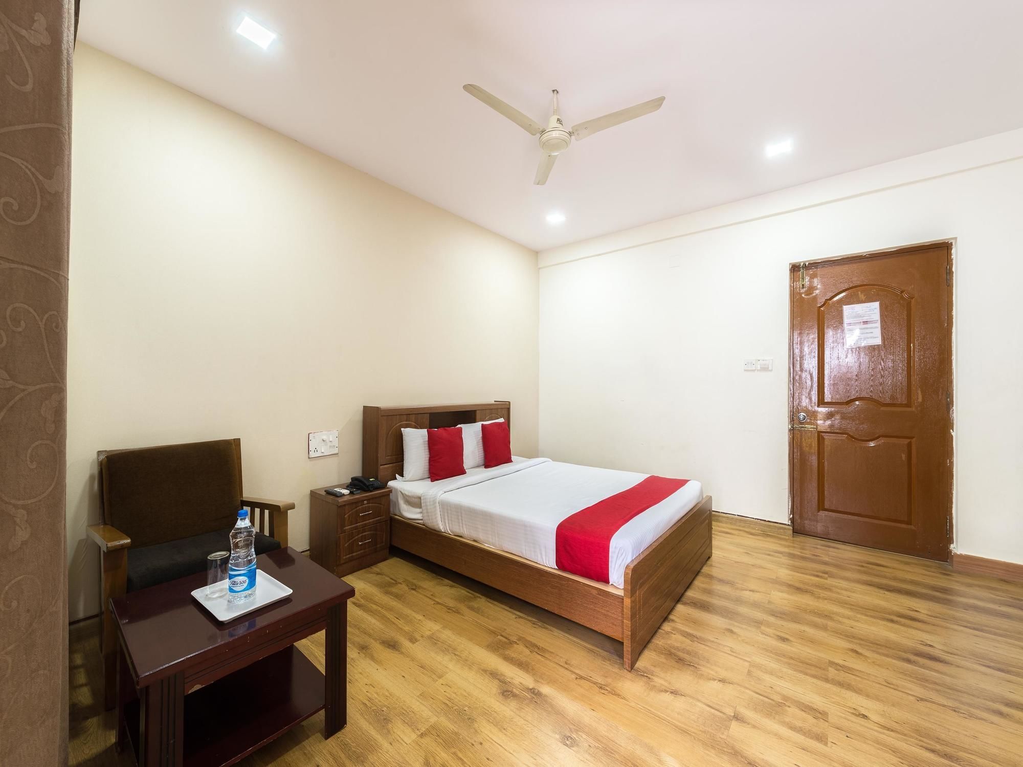 Hotel Oyo 3722 Stayeasy Majestic Bangalore