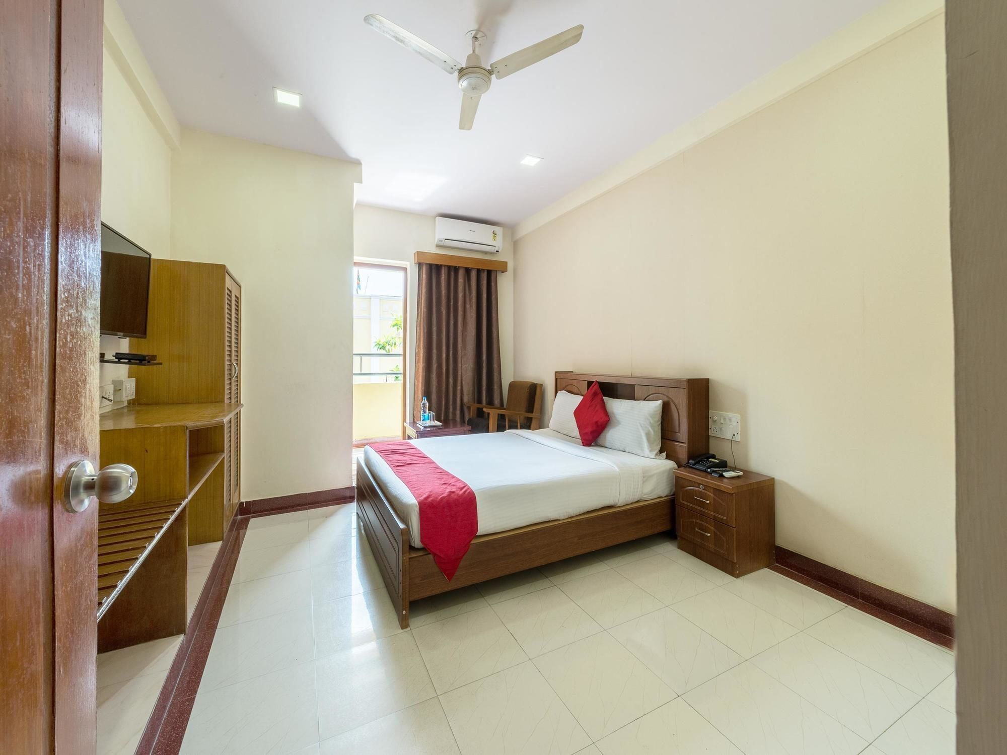 Oyo 3722 Stayeasy Majestic