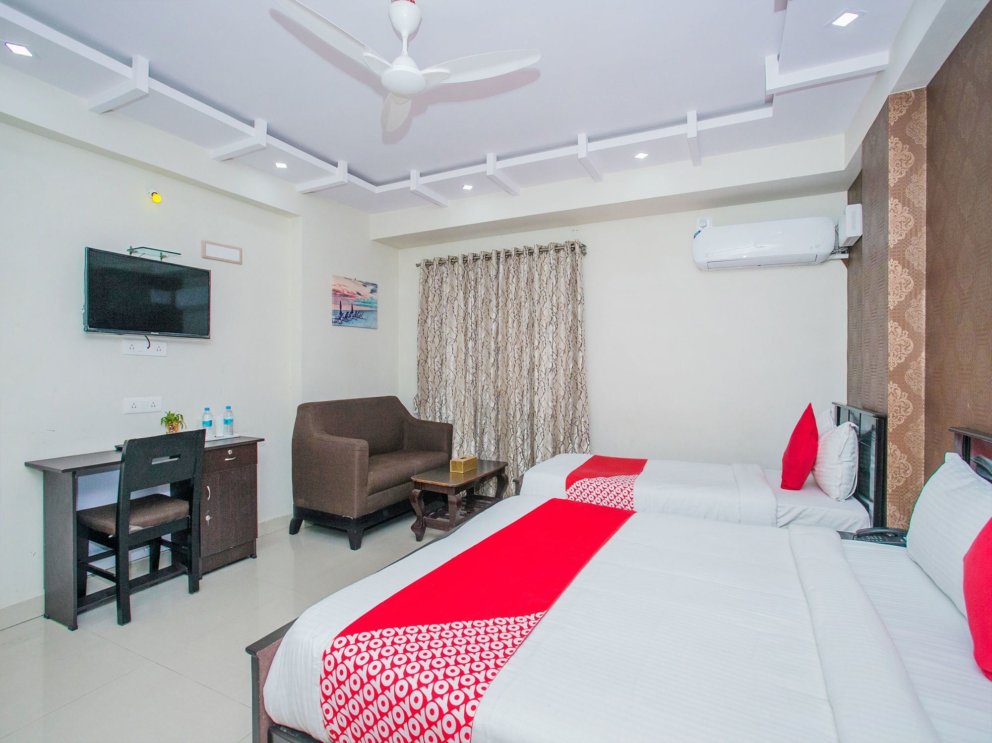 Oyo 16455 Amazing Hotel
