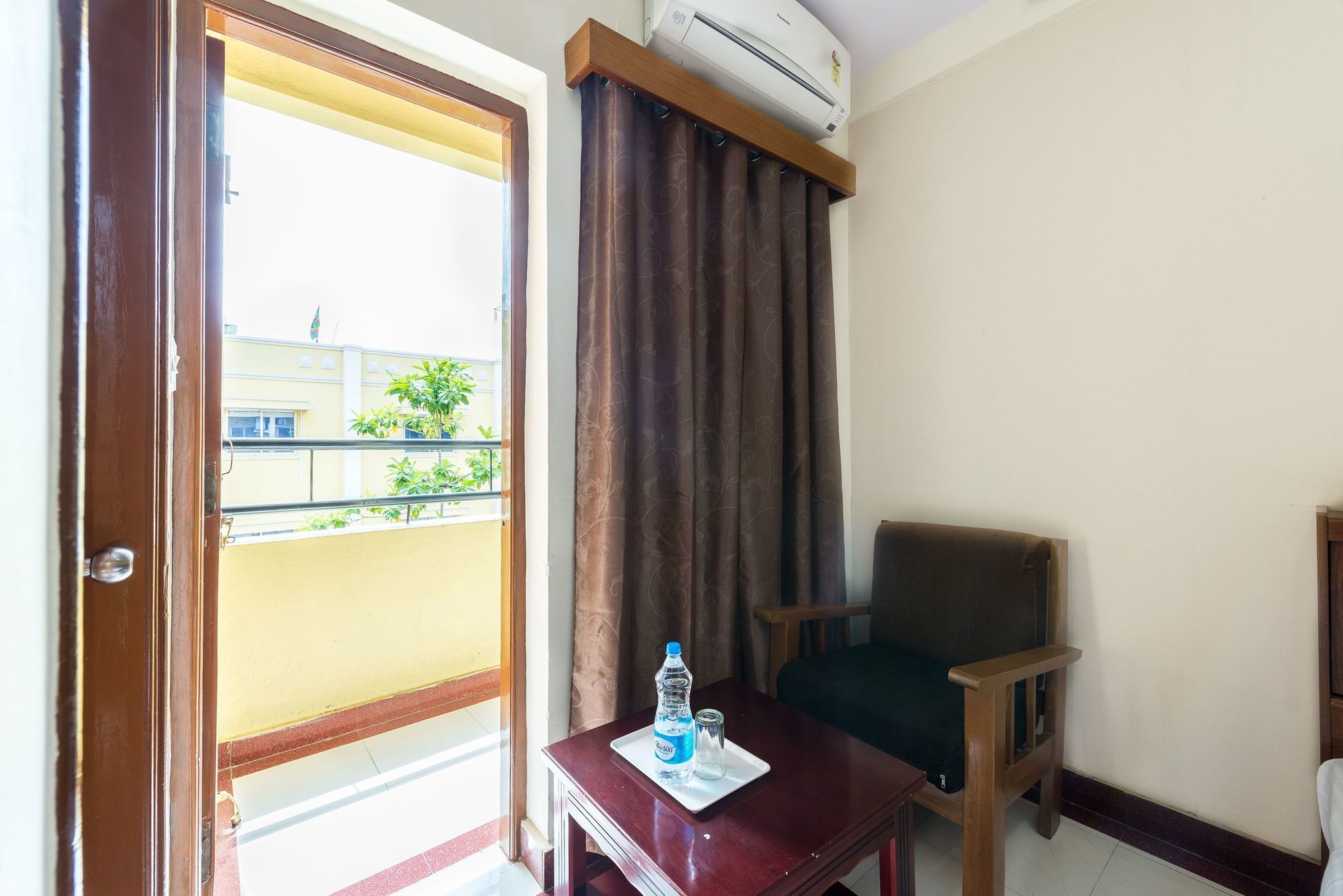 Oyo 3722 Stayeasy Majestic Hotel 3*