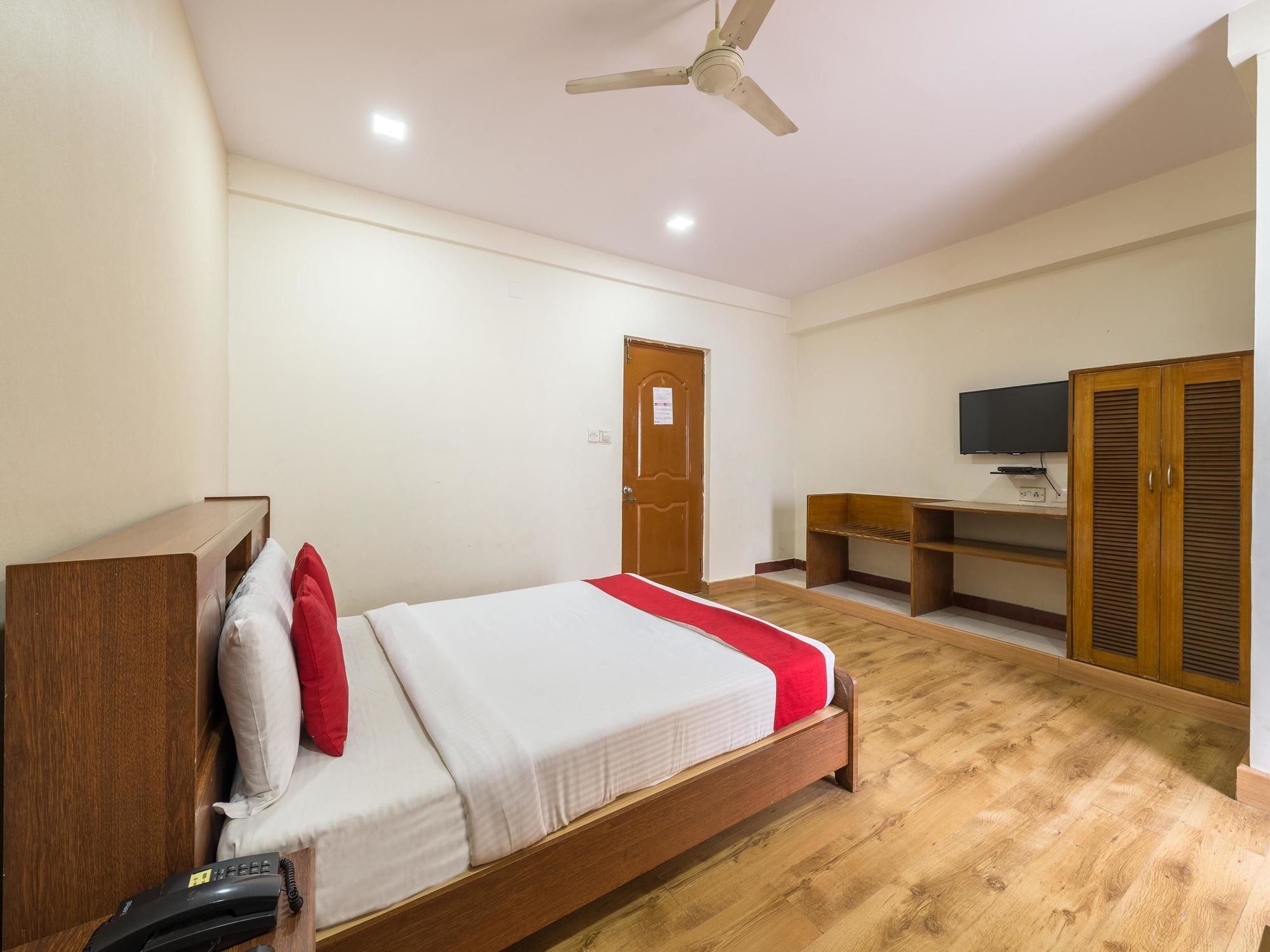 Hotel Oyo 3722 Stayeasy Majestic Bangalore