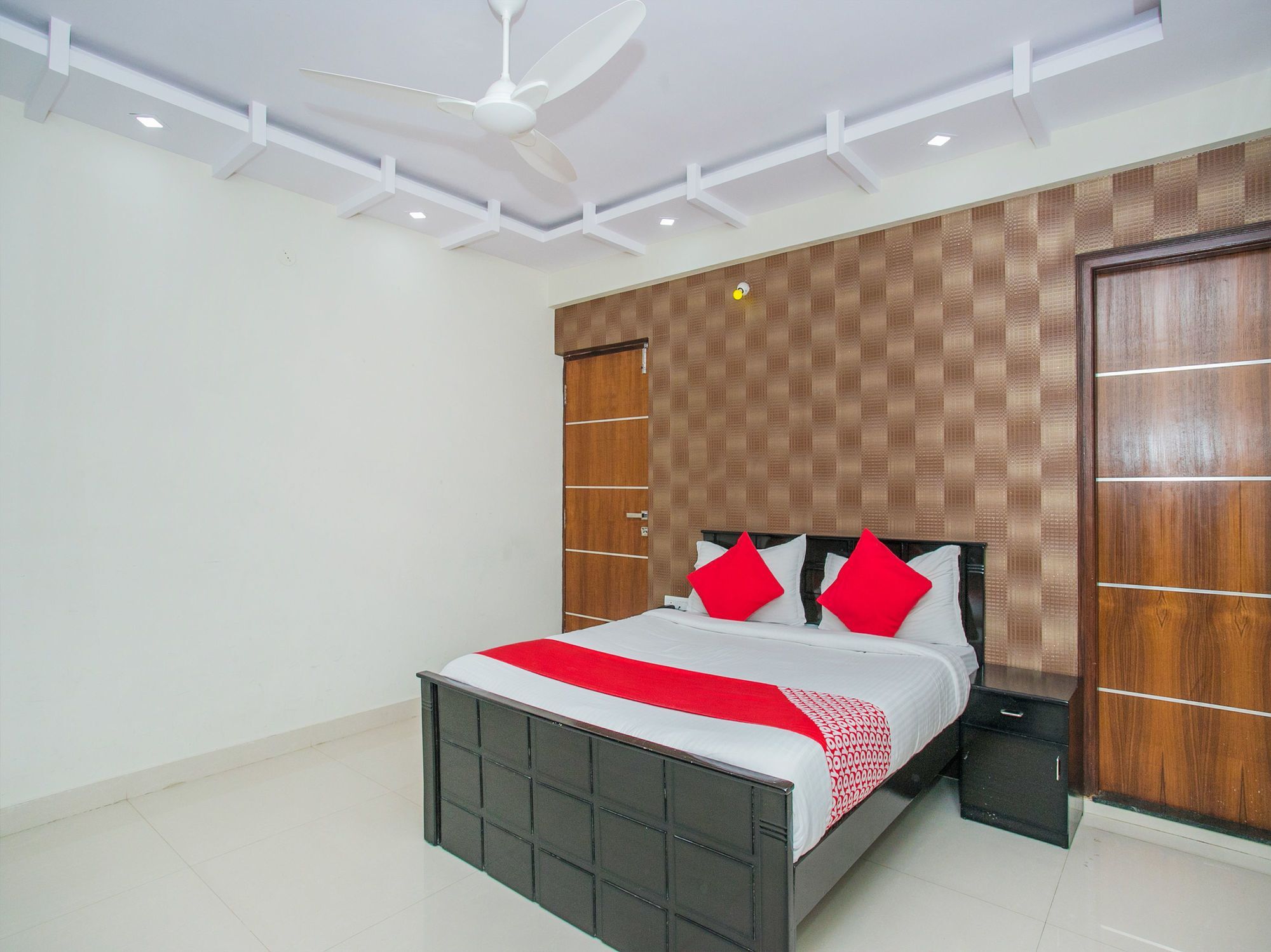 Oyo 16455 Amazing Hotel 2*