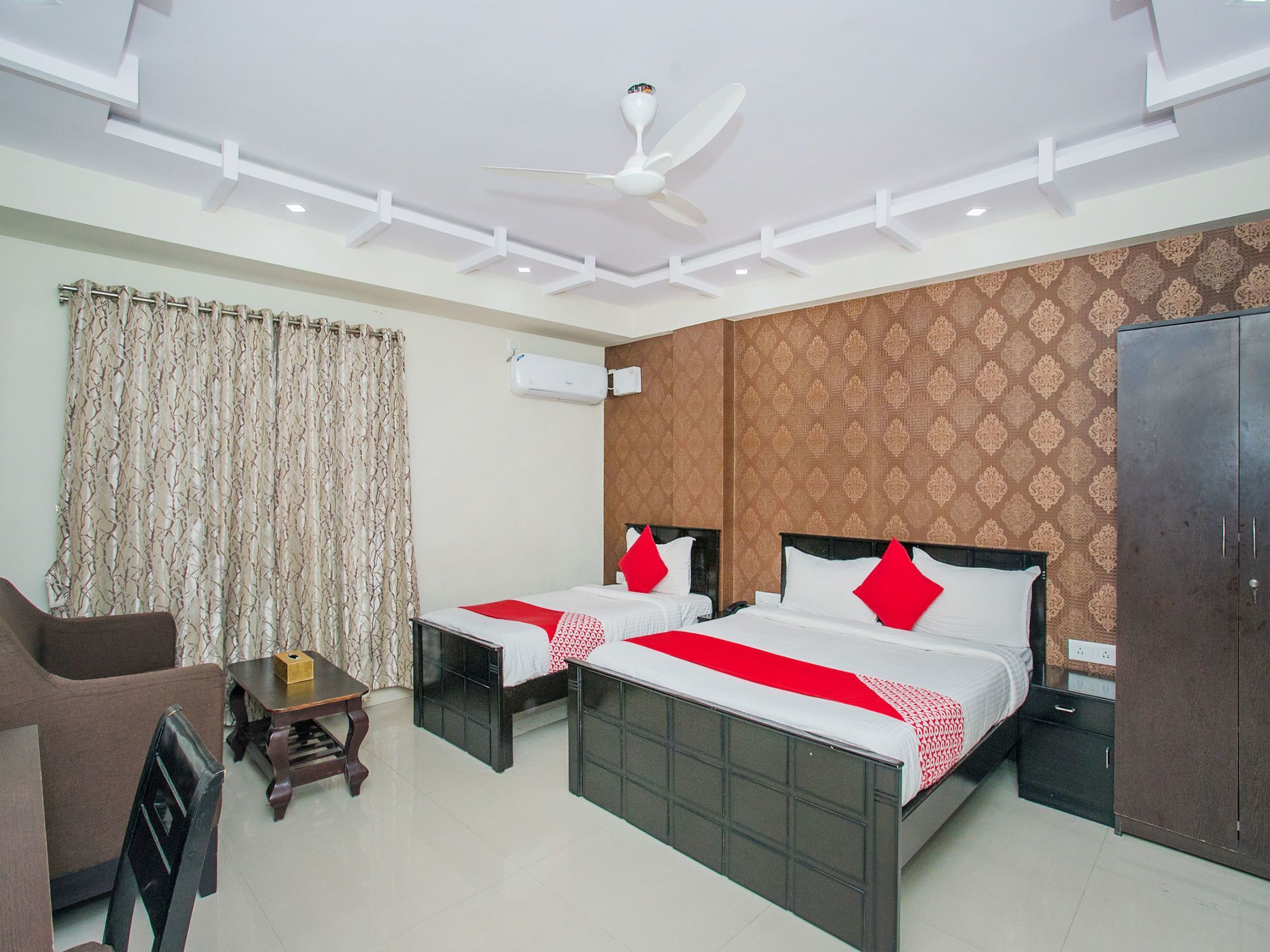 Oyo 16455 Amazing Hotel Bangalore