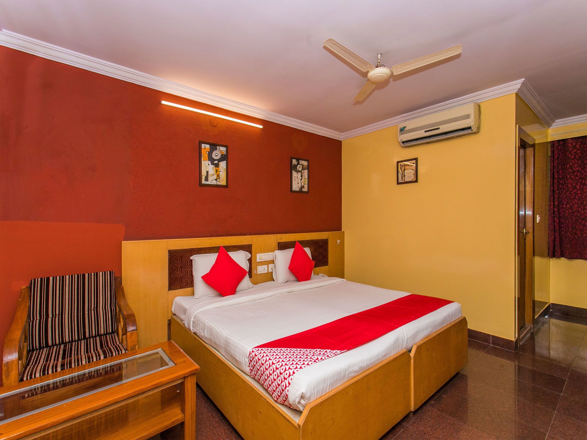 Oyo 330 Koramangala Maharaja Signal Hotel 2*