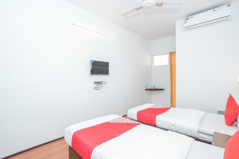 Oyo 12525 Pmr Hotel Bangalore