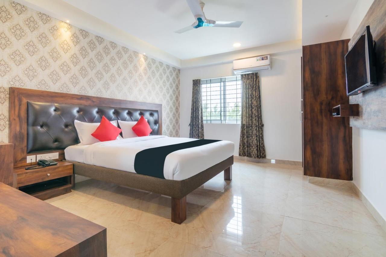 Capital O 36063 Ample Trees Hotel 3*
