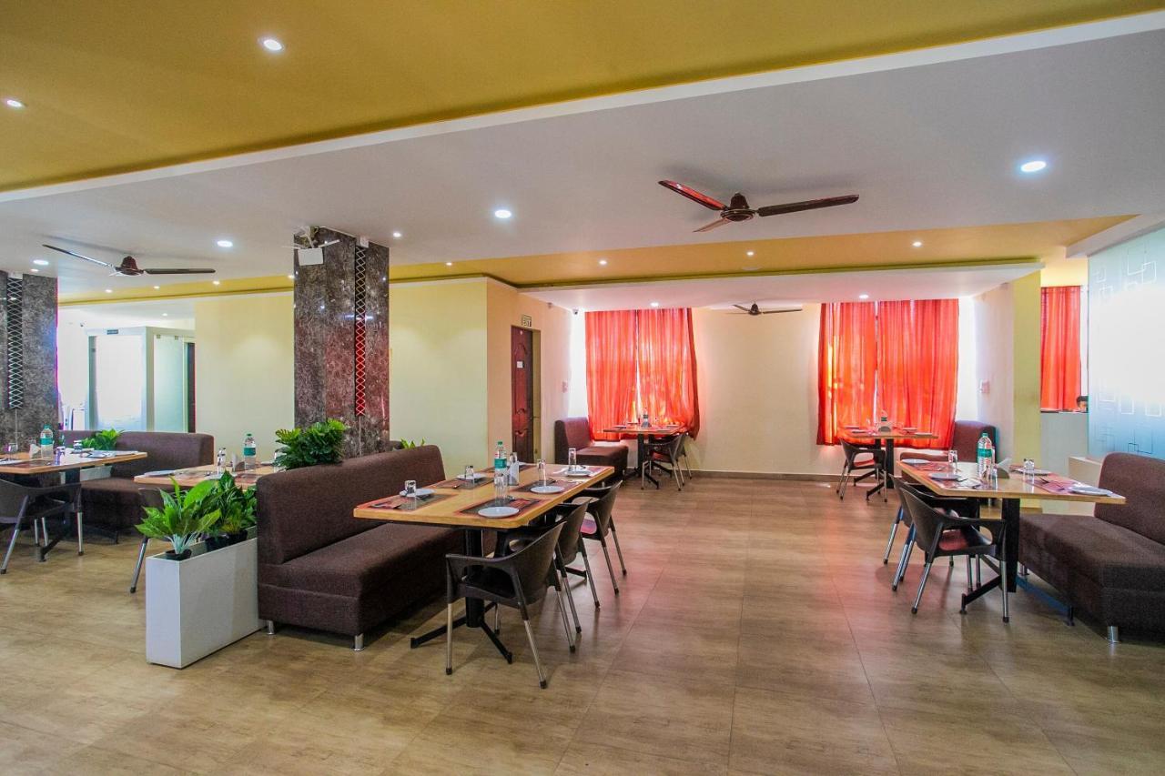 Hotel Oyo 22837 Chairmen's Bangalore