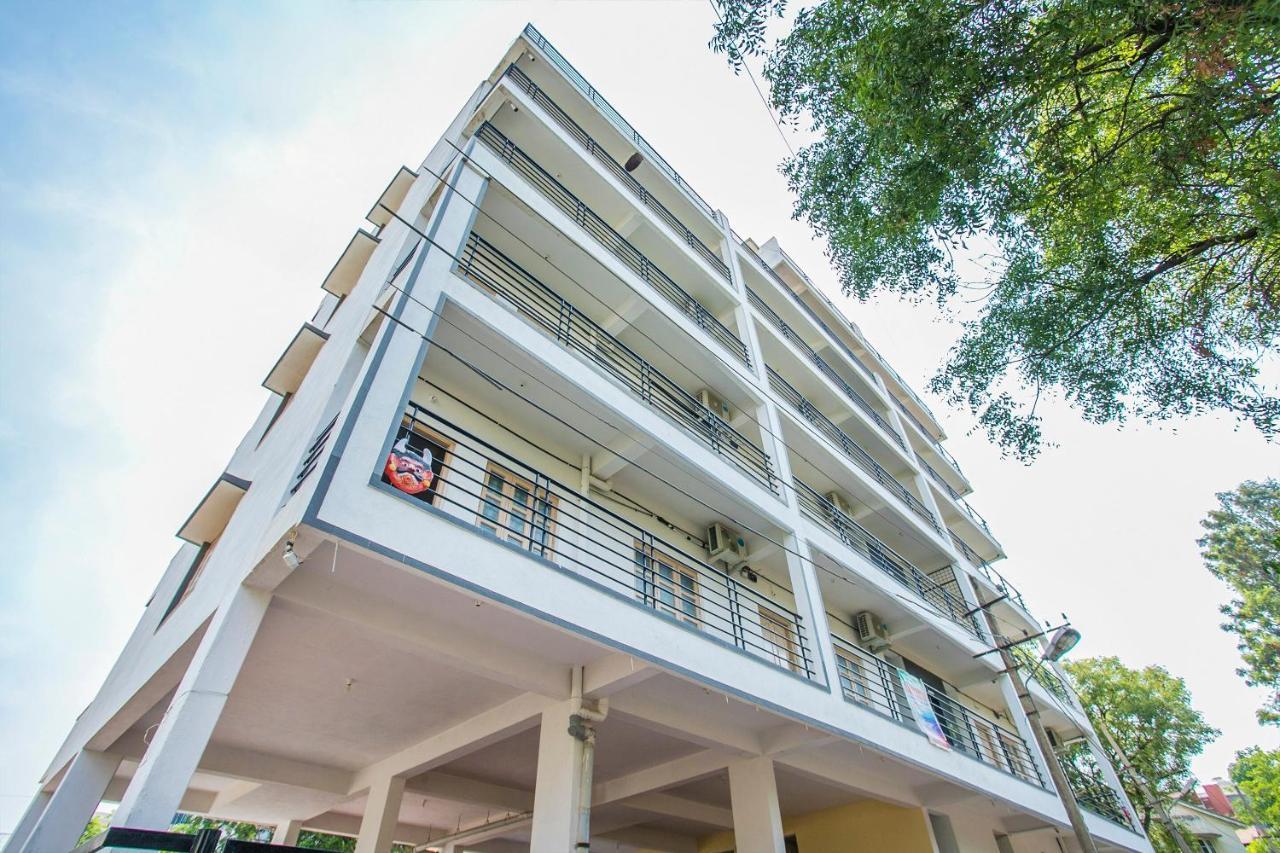 Oyo 12776 Sv Hotel 3*