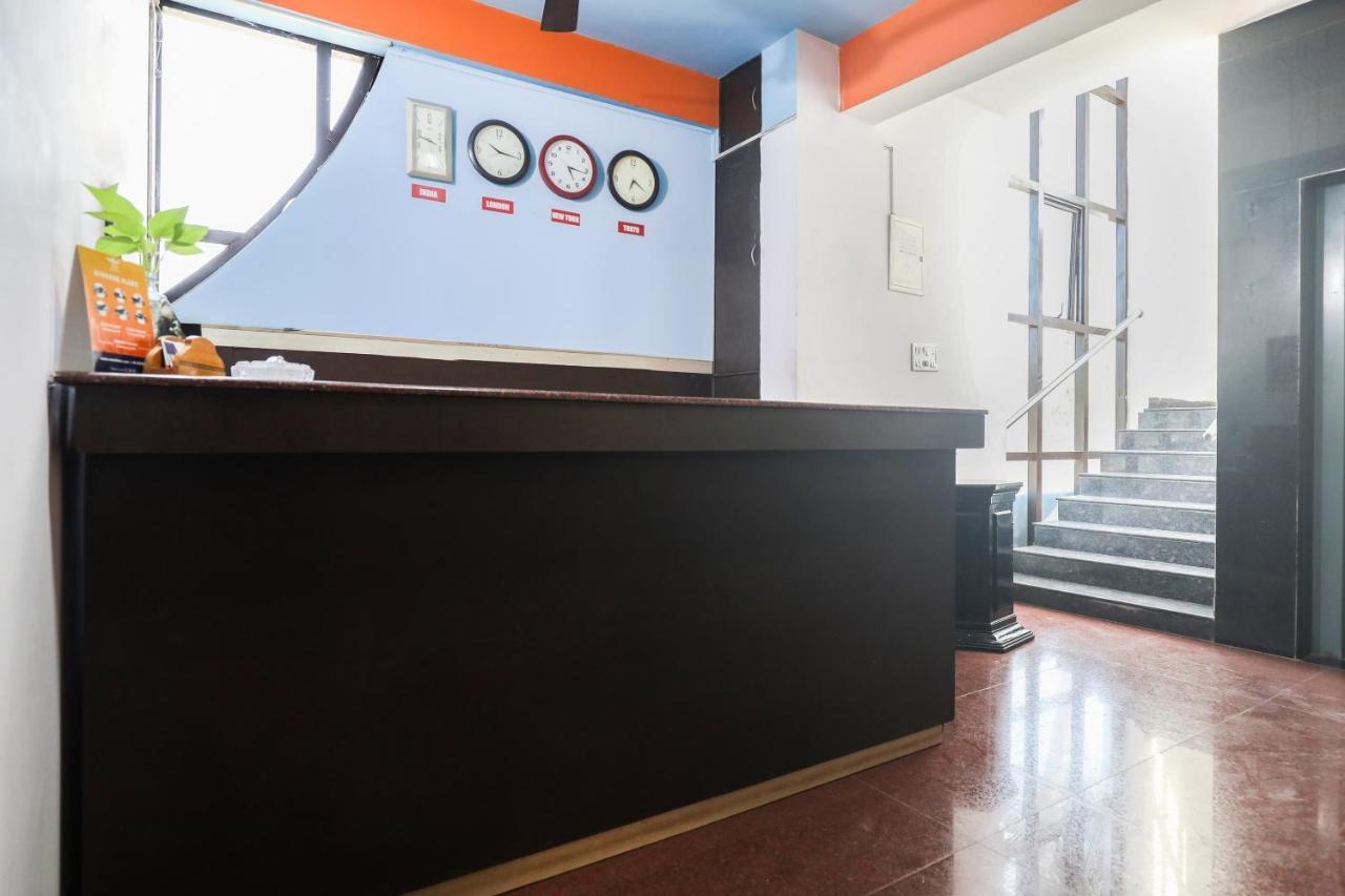 Oyo 29638 Gmr 18 Hotel