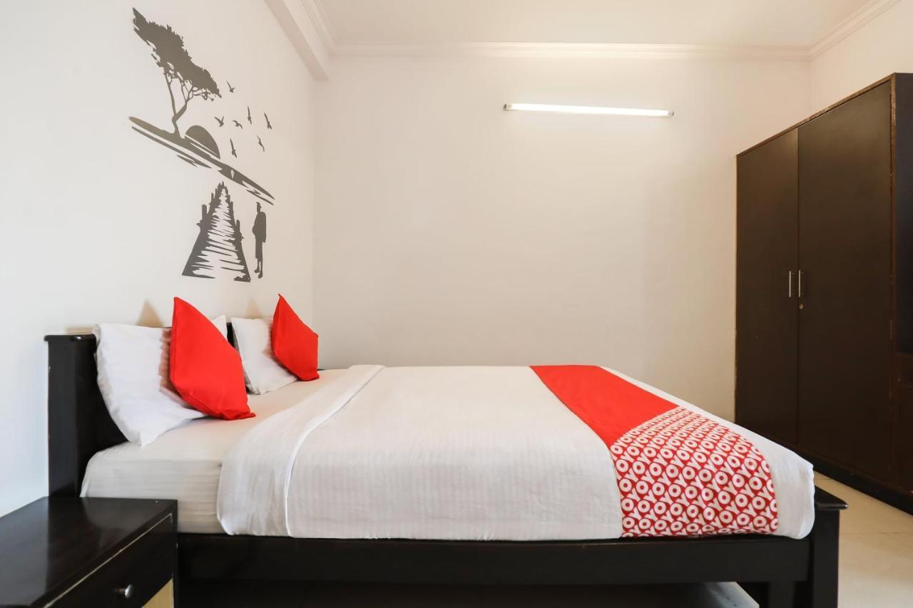 Hotel Oyo 29638 Gmr 18