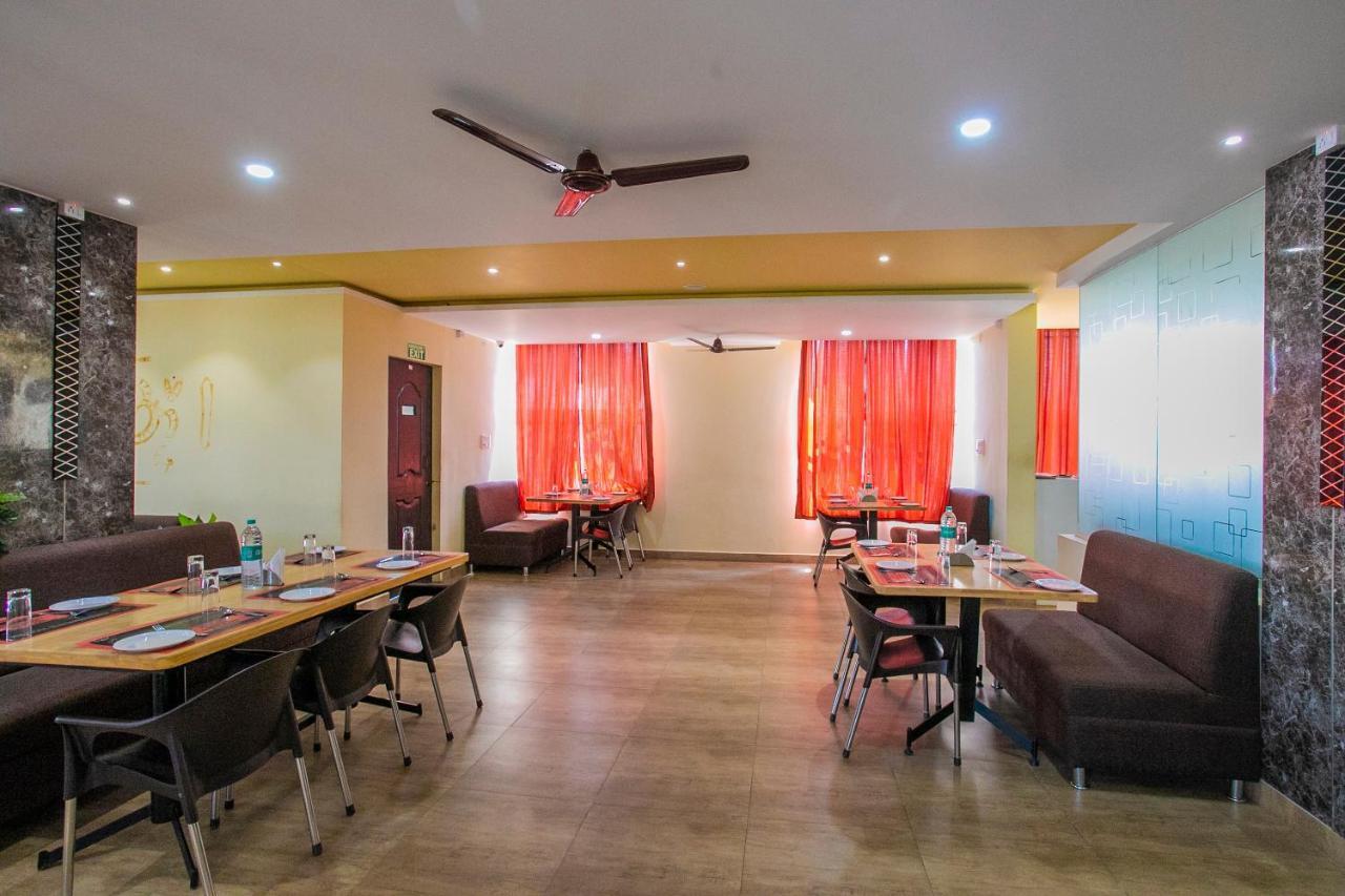 Oyo 22837 Chairmen's Bangalore