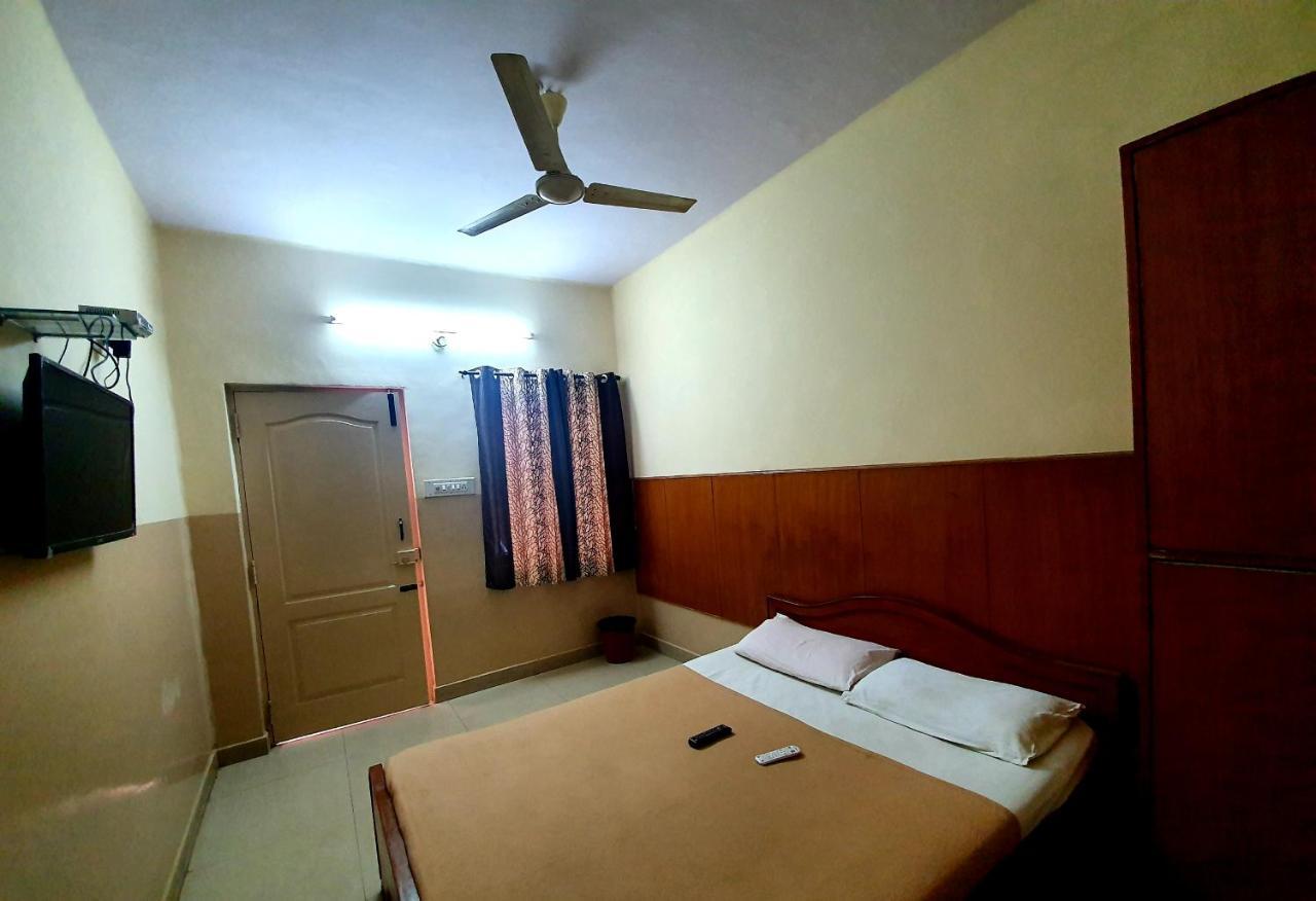 Hotel Veekay Residency