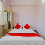 Oyo 79181 Sri Dhanalakshmi Boarding & Lodging