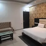 Super Townhouse Jeevan Bima Nagar Hal Road
