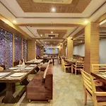 Super Townhouse Oak Jvh Hotel
