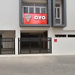 Oyo 8474 Greenland Suites