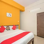 Oyo 15711 Athiti Residency