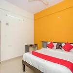 Oyo 15711 Athiti Residency
