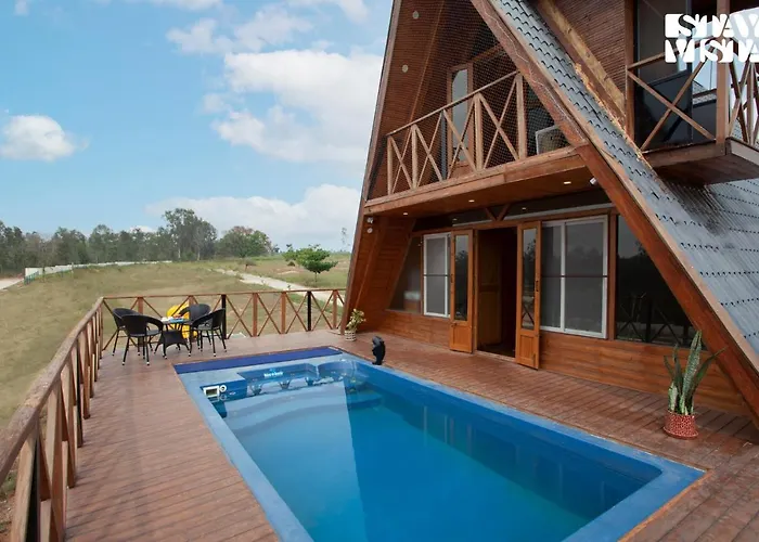 Stayvista At The Goldilocks With Pvt Pool & Gym