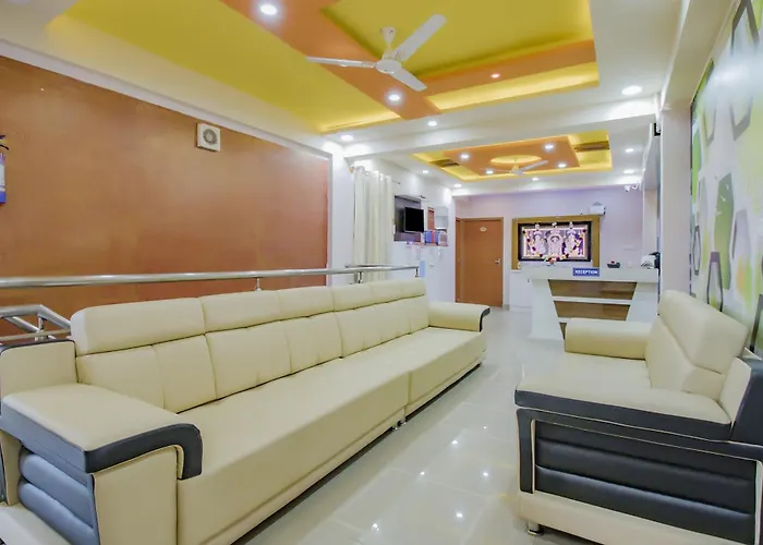 Oyo 79181 Sri Dhanalakshmi Boarding & Lodging