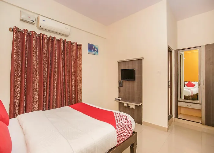 Oyo 15711 Athiti Residency