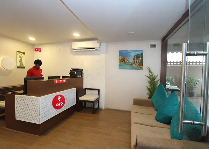 Oyo 8045 Crest Hotel
