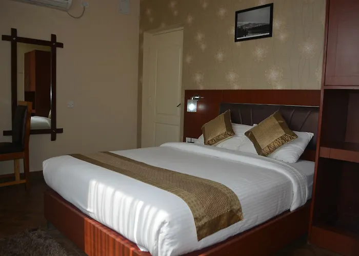 Emerald Suites By Omatra
