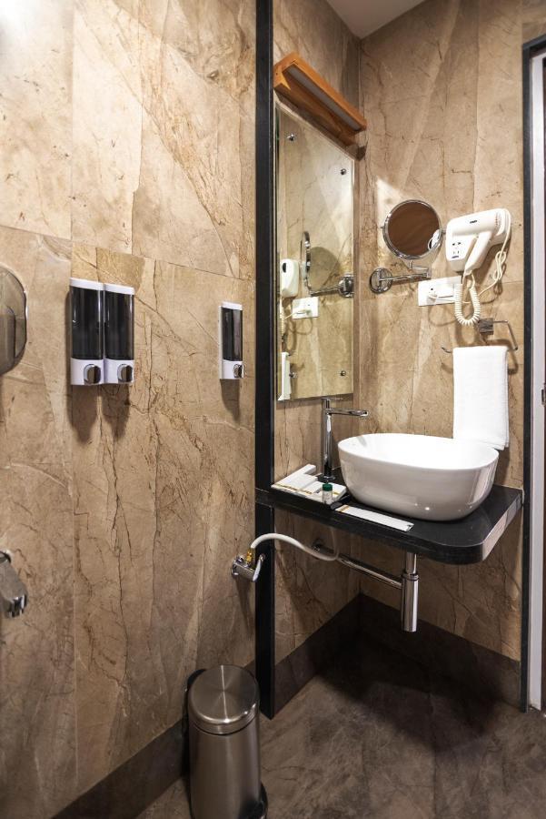 Hotel Fabhotel Prime Vanusa Residency By Big Tree Hospitality