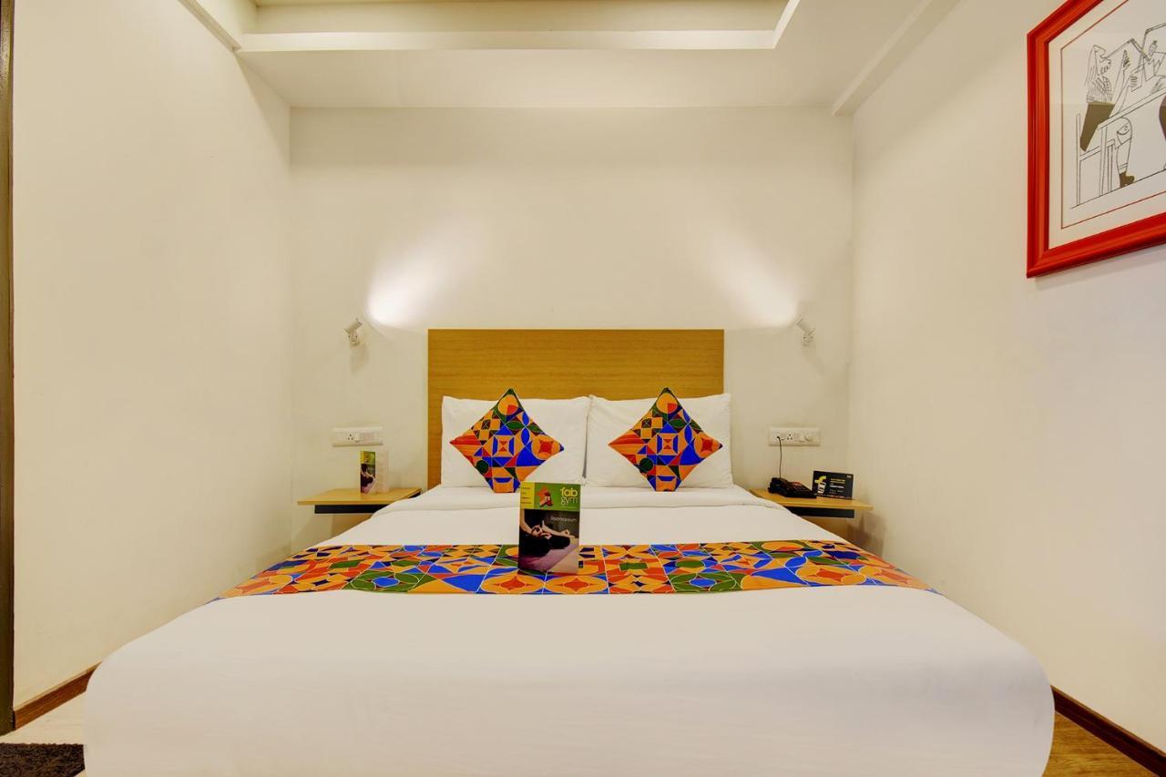 Hotel Fabhotel Siri Residency
