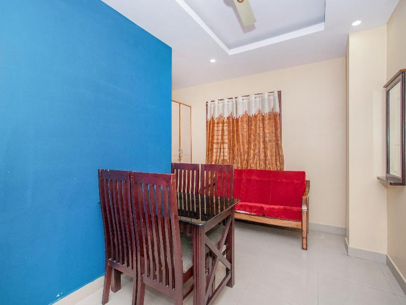 Oyo 10450 Breeze Hotel