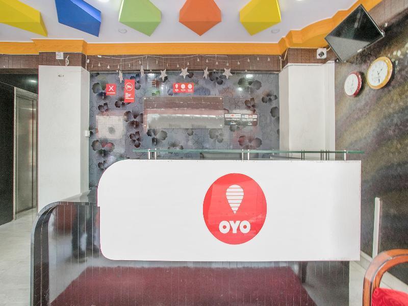Oyo 10450 Breeze Hotel