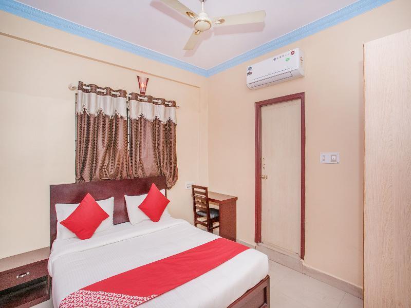 Oyo 10450 Breeze Hotel 2*