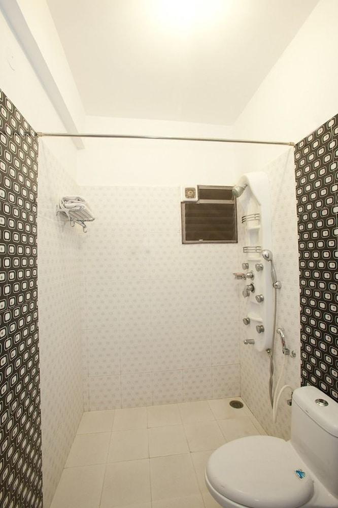 Capital O 16324 Niche Hotel