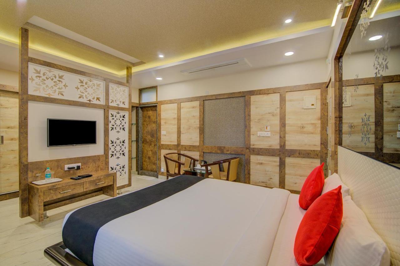 Capital O 15950 J K Residency