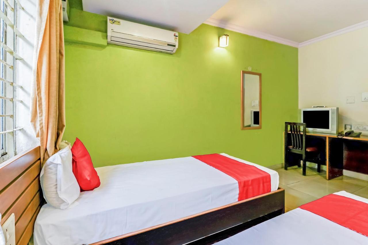 Oyo 60932 Basera Hotel Bangalore