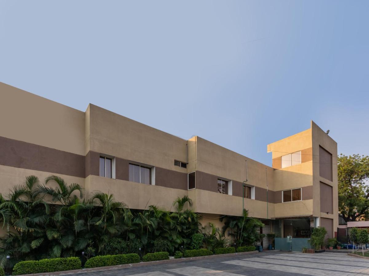 Oyo 16475 Sai Vishram Hotel 3*