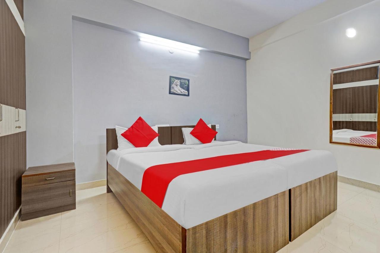 Oyo Flagship 83187 Shiv Enclave 3*