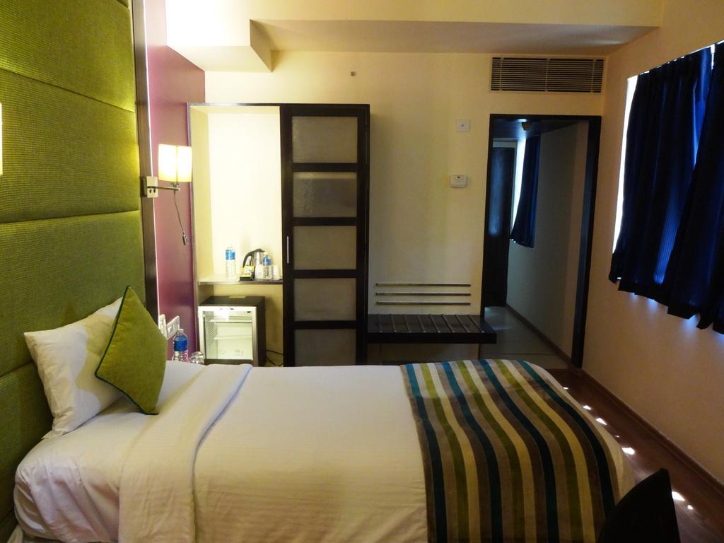 Hotel Royal Orchid Bangalore, Mg Road 4*