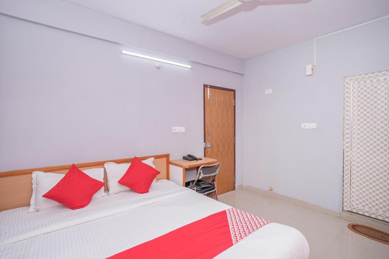 Oyo 15016 City Plaza 3*
