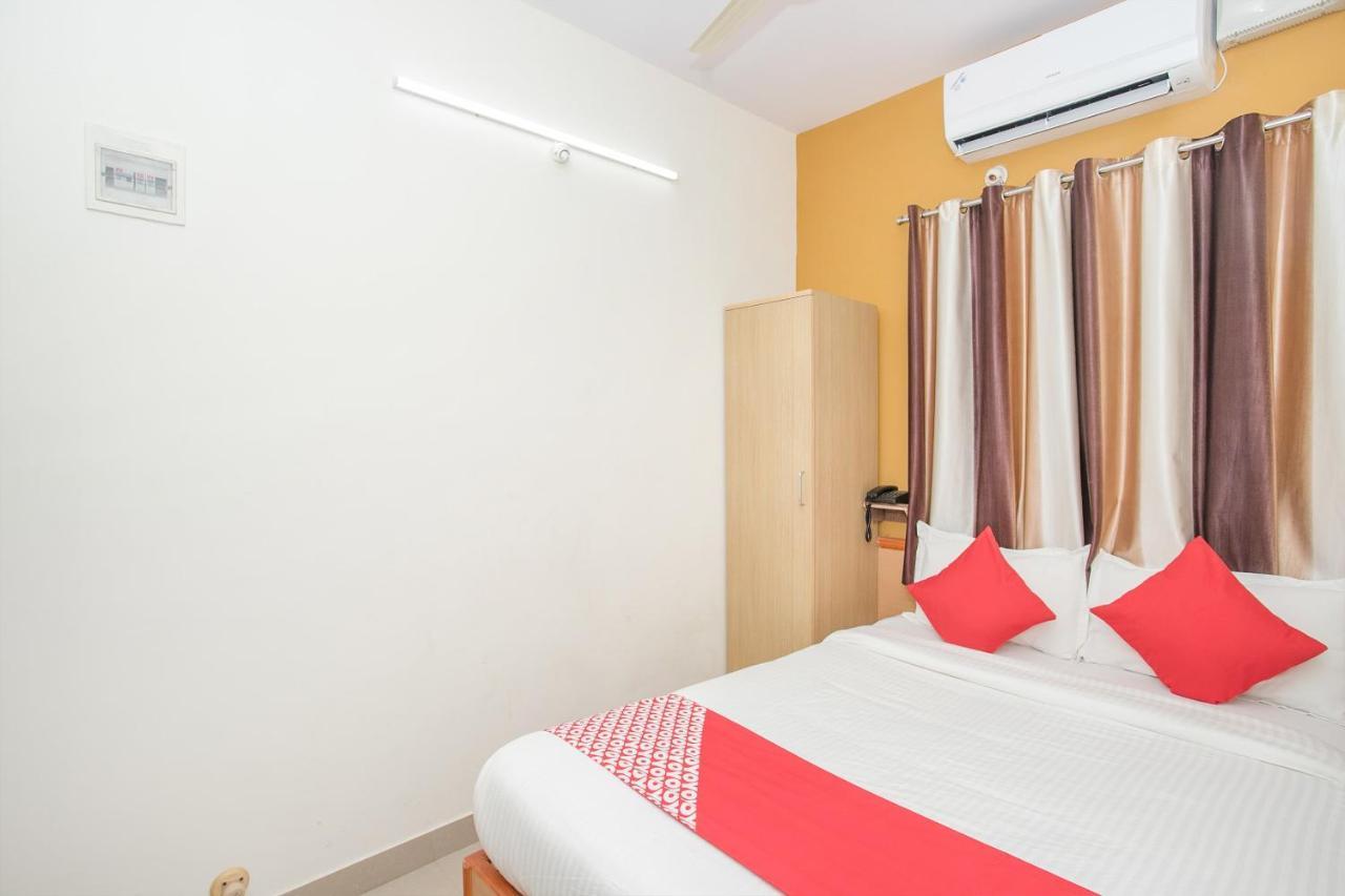Oyo 15016 City Plaza Hotel