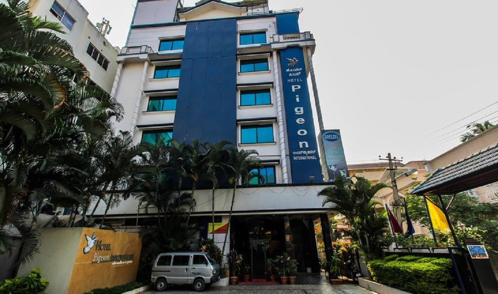 Pigeon International Hotel 3*