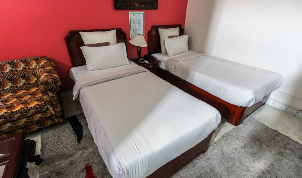 Pigeon International Hotel 3*