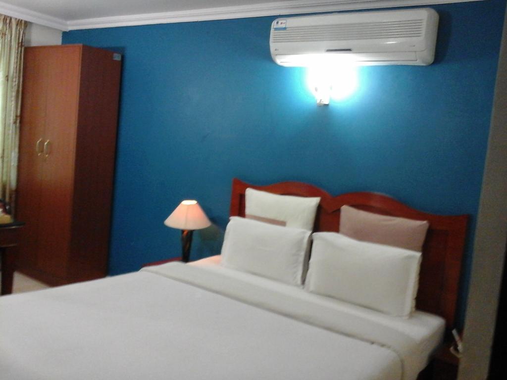 Pigeon International Hotel