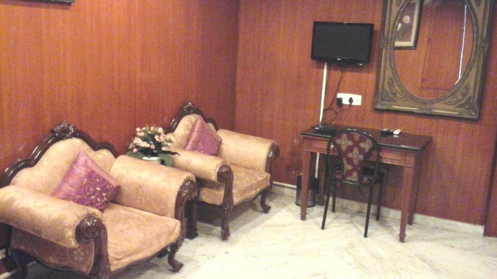 Pigeon International Hotel 3*