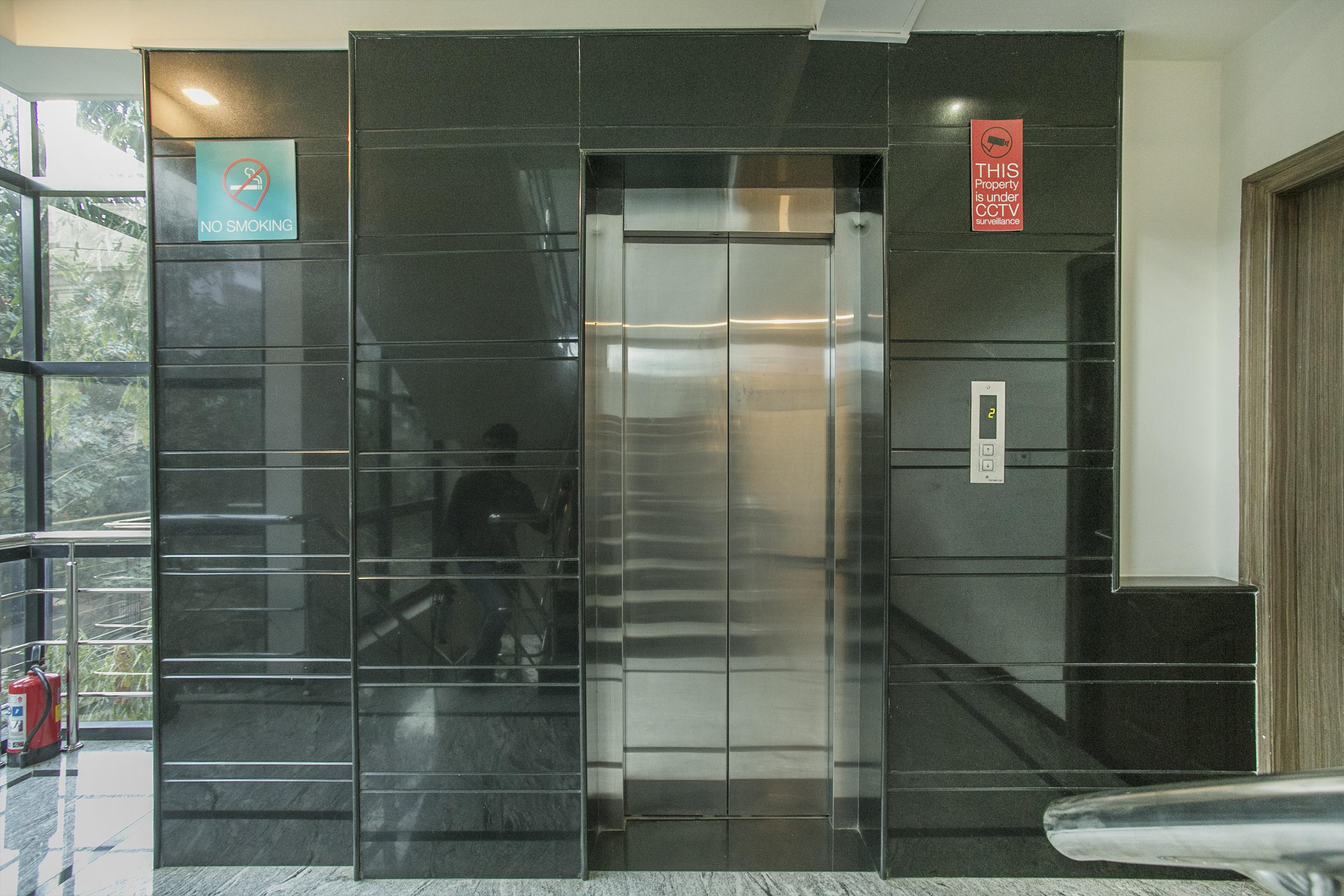 Oyo Indiranagar Old Airport Road Hotel Bangalore