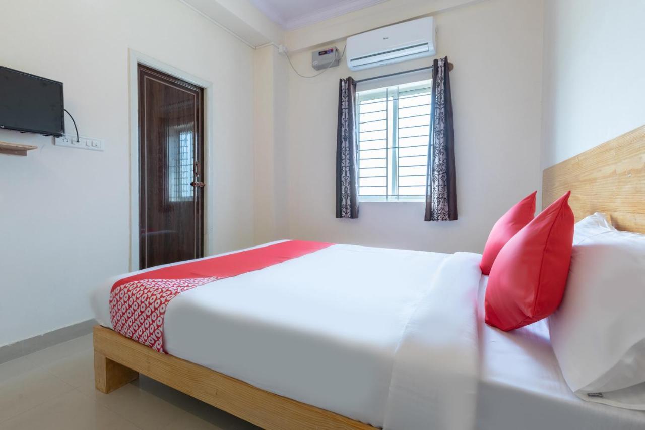 Oyo Flagship 44601 Cloud Hotel 3*