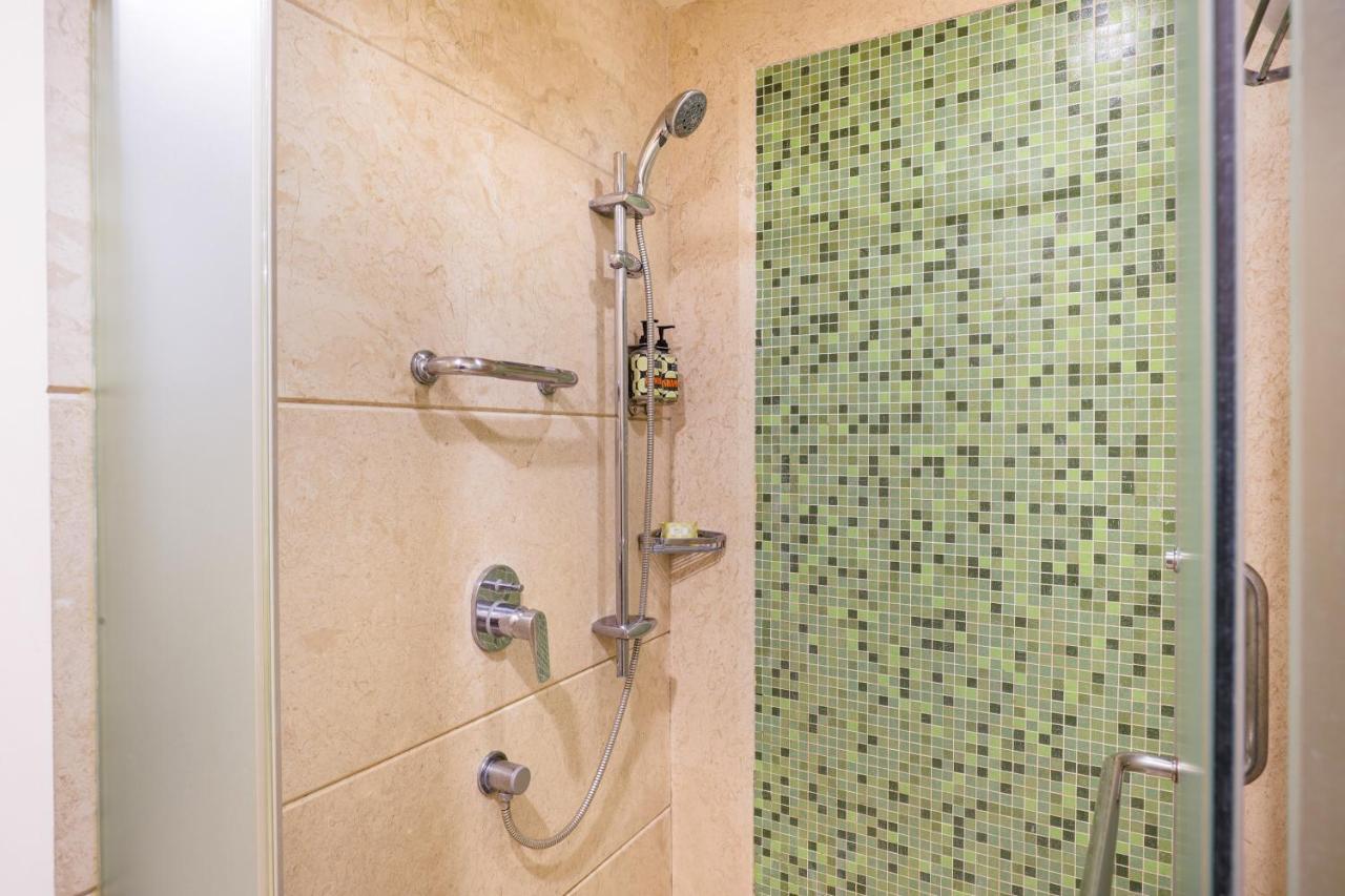 Lemon Tree Premier, Ulsoor Lake, 5* Bangalore