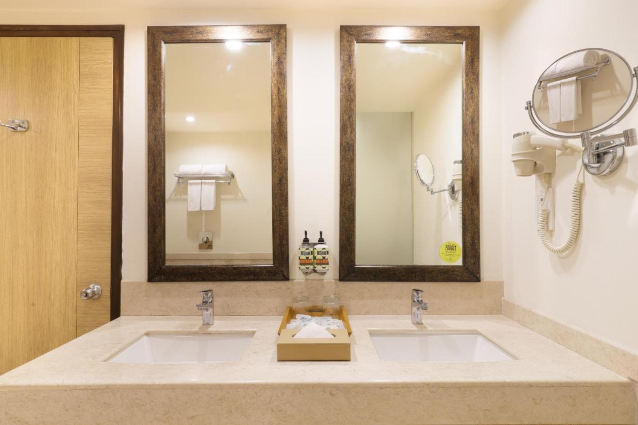 Hotel Lemon Tree Premier, Ulsoor Lake, Bangalore