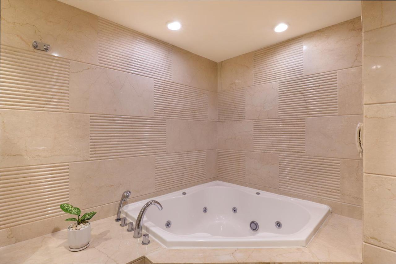 Lemon Tree Premier, Ulsoor Lake, Hotel 5*
