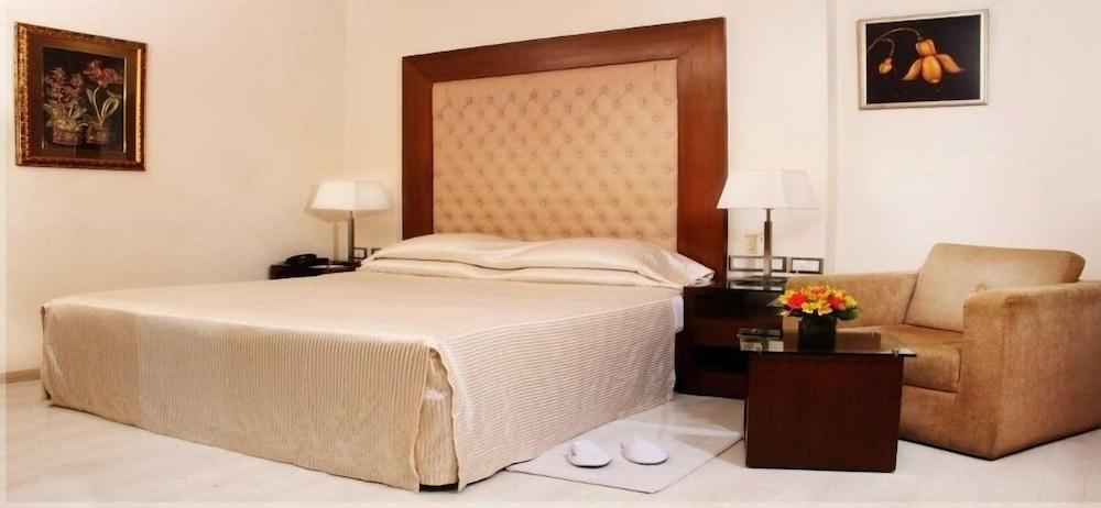The Chevron 3* Bangalore